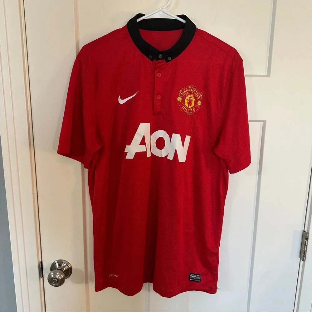 Nike Manchester United 2013-2014 Home Soccer Football Jersey. Size Large.